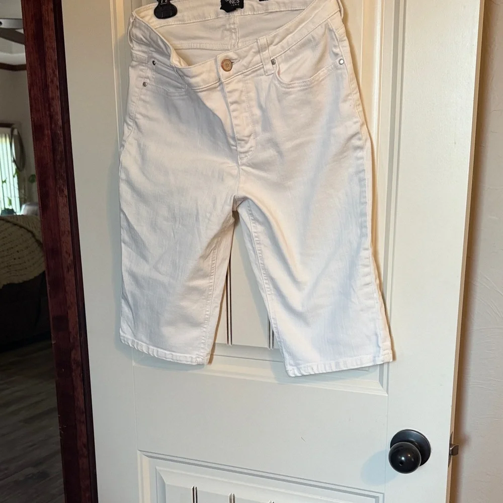 Jones New York White Women's Shorts